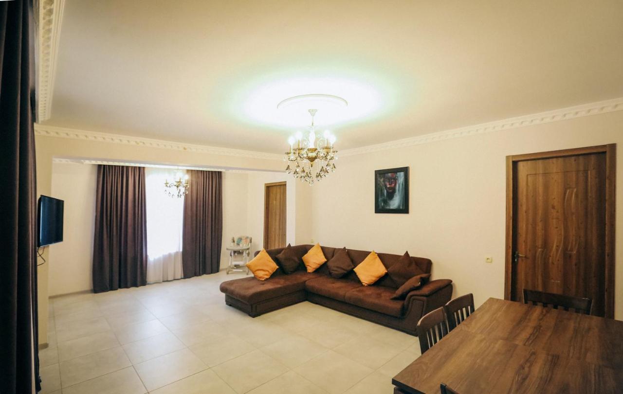 Bebo Babu Guest House Koetaisi Buitenkant foto