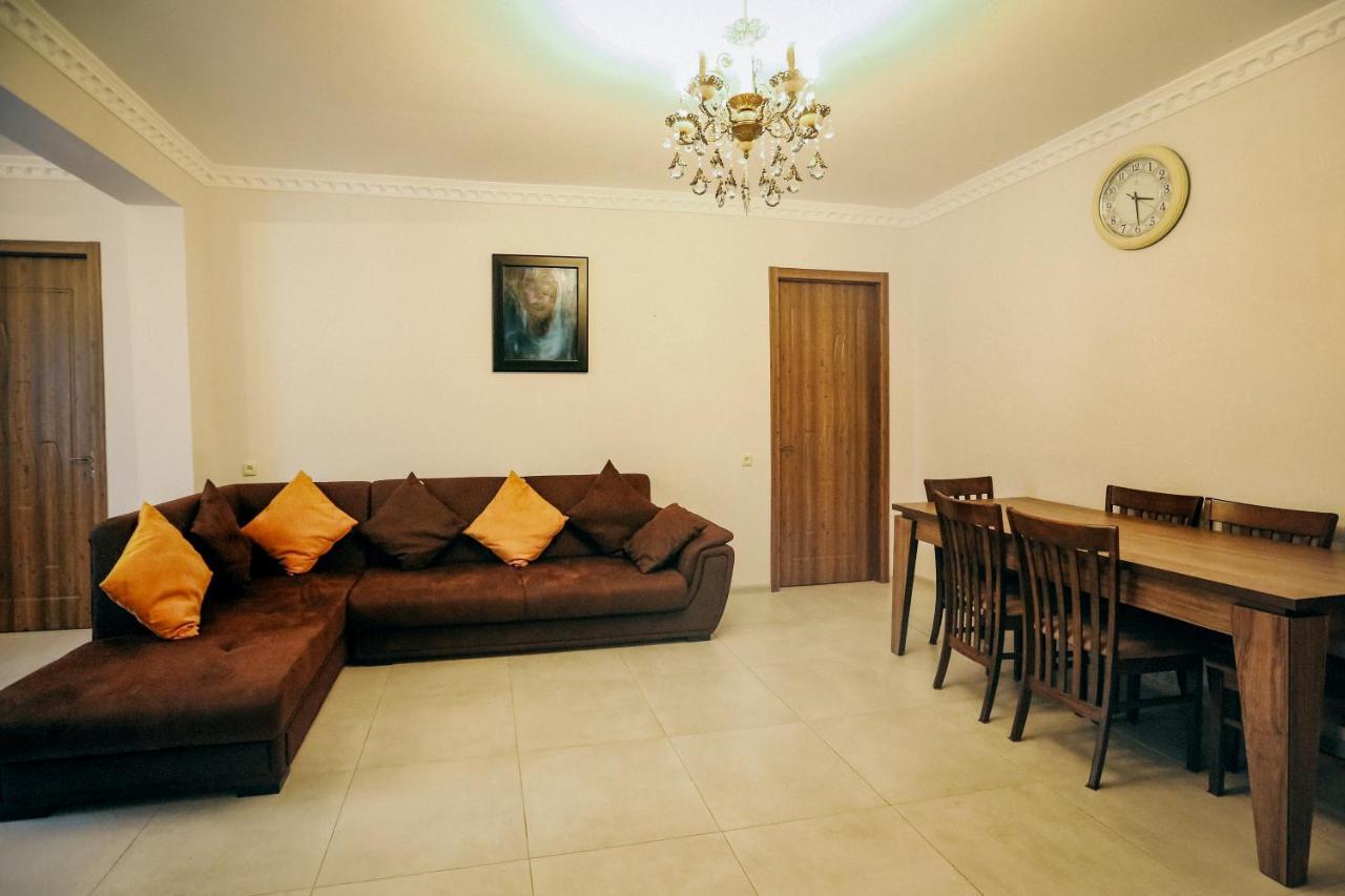 Bebo Babu Guest House Koetaisi Buitenkant foto