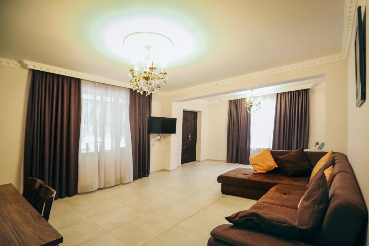 Bebo Babu Guest House Koetaisi Buitenkant foto