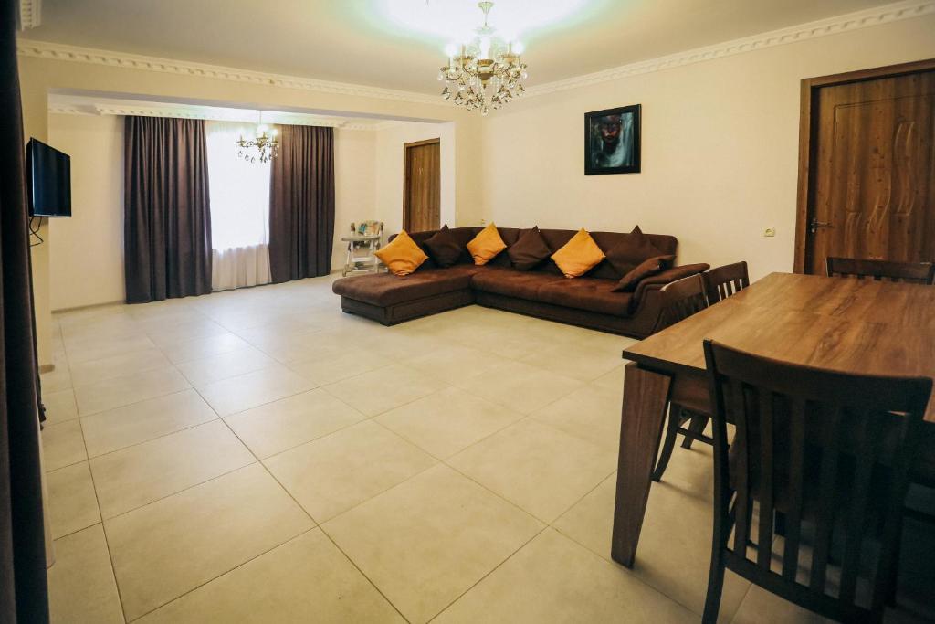 Bebo Babu Guest House Koetaisi Buitenkant foto