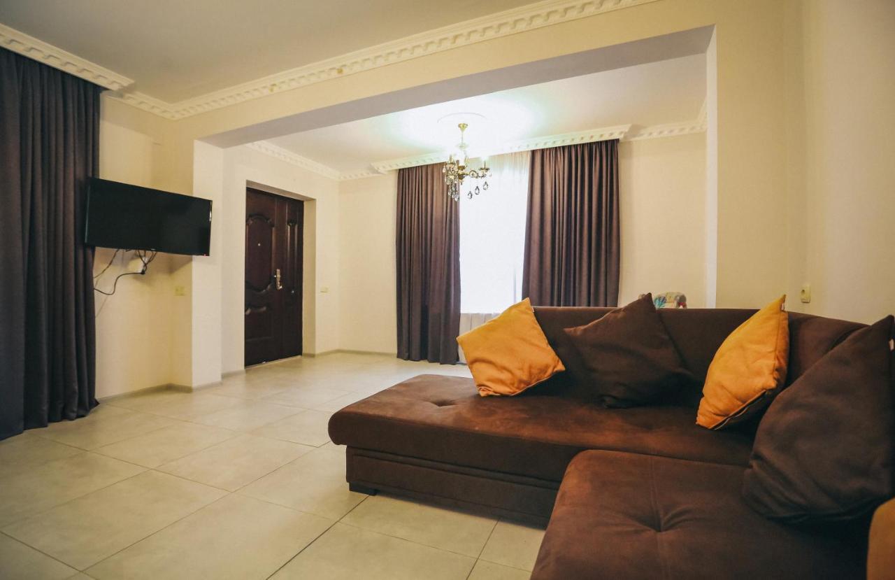 Bebo Babu Guest House Koetaisi Buitenkant foto